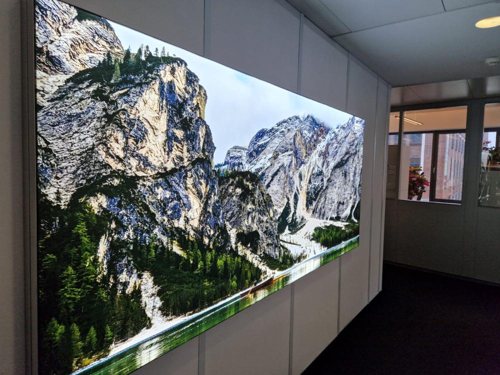 Beleuchteter Led Spannbanner in einem Büro