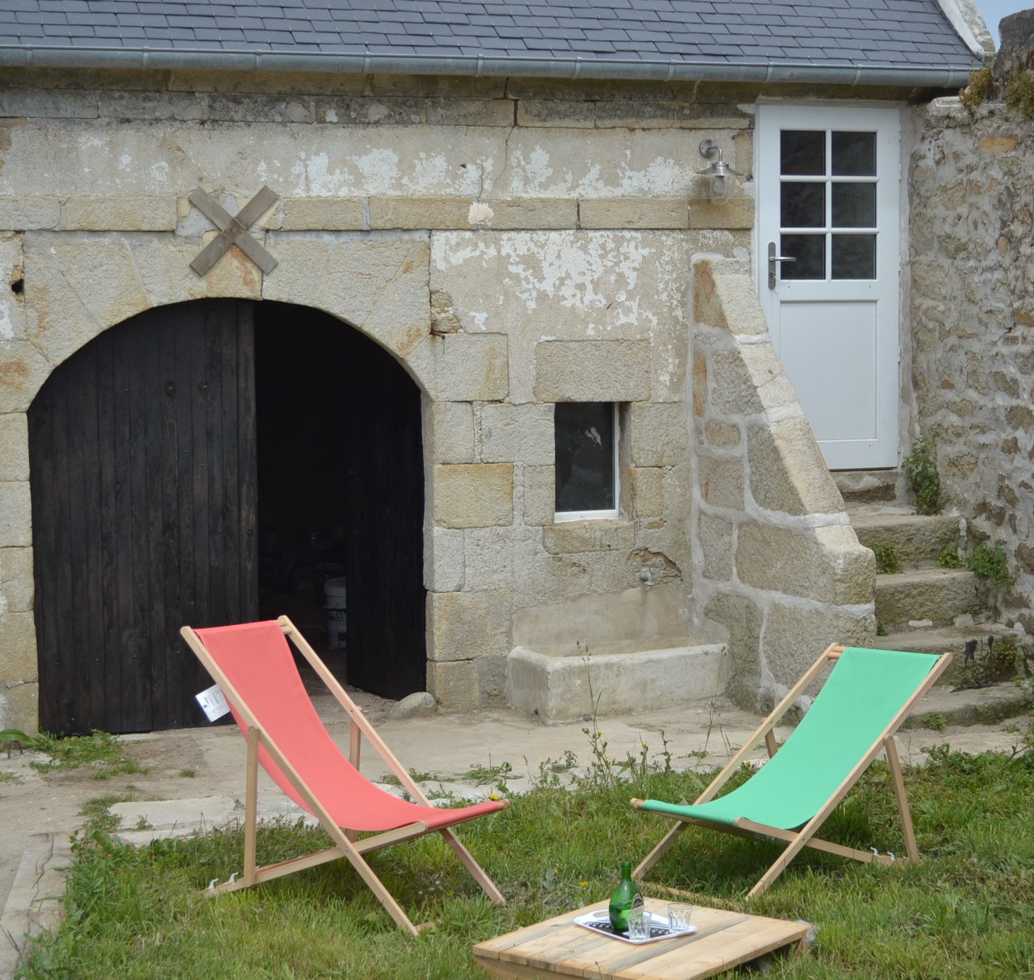 dans la cour