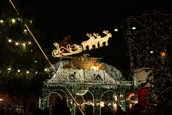 Der Hamburger Weihnachtsmarkt lockt Gäste aus aller Welt