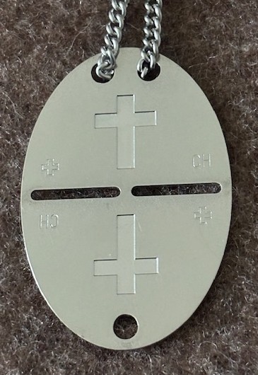 Erkennungsmarke mit Kreuz