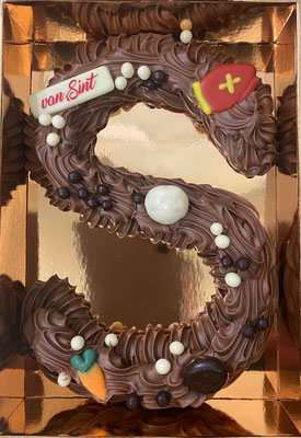 gespoten chocoladeletter, deze kan in wit, melk of pure chocolade € 8,75