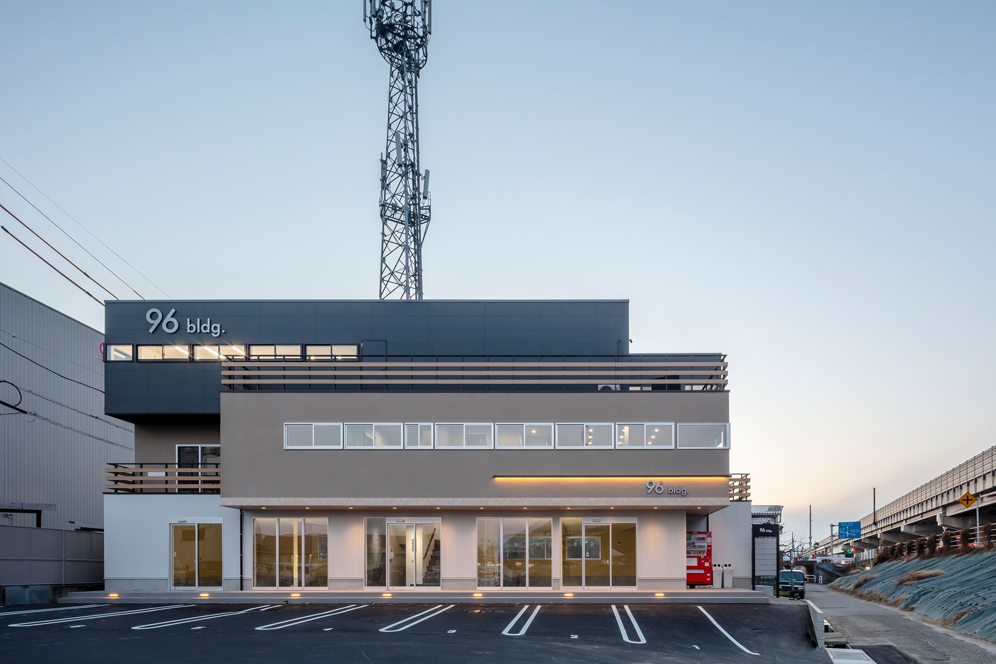 ヒル 96 bldg. - CORRED DESIGN OFFICE