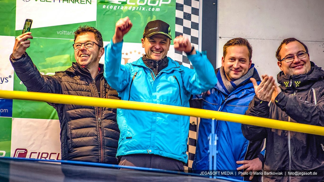 Team E-Mike gewinnt den ersten 24h EcoGrandprix für Elektroautos