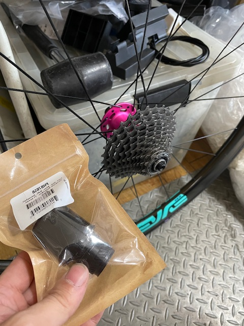 誉自転車のお仕事28 クリスキングR45ハブ ドライブシェル交換