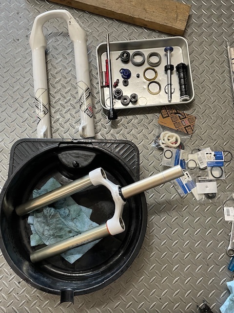 2011ROCKSHOX REBA RL 少し古いサスペンションをオーバーホールしました