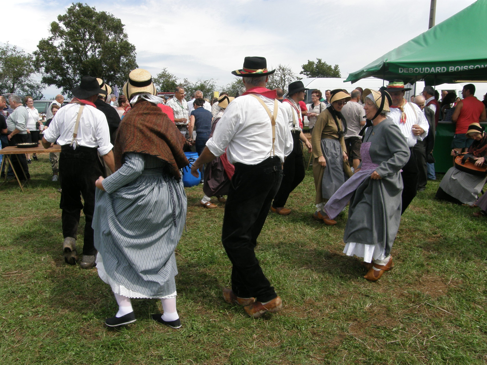 Danseurs et sonneurs limousin en action