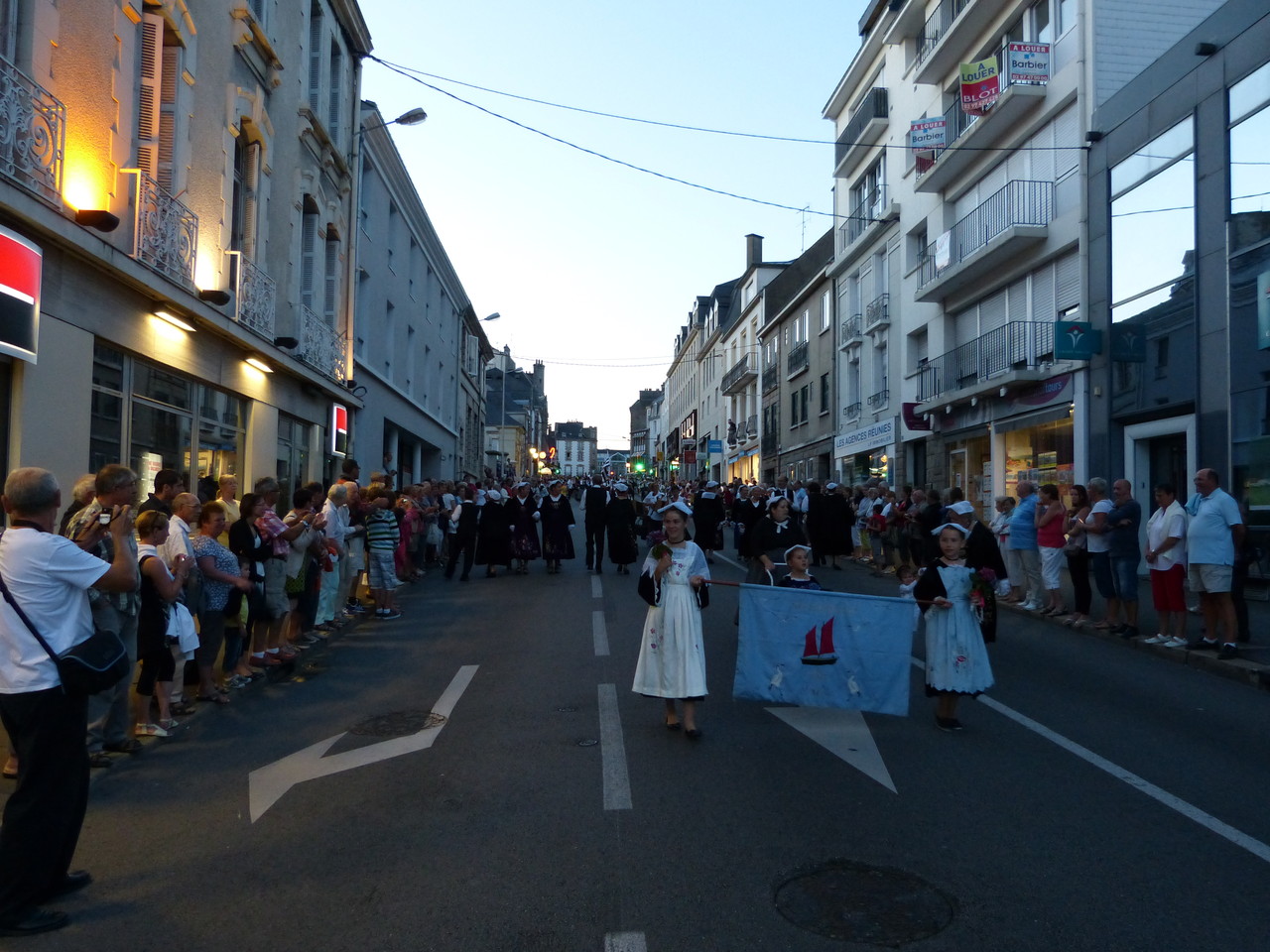 Beaucoup de monde, des applaudissements