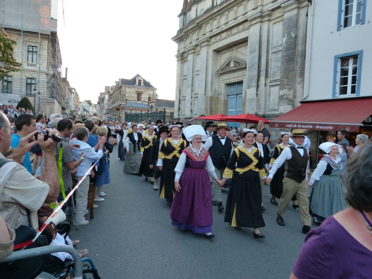 Un cercle nous précède