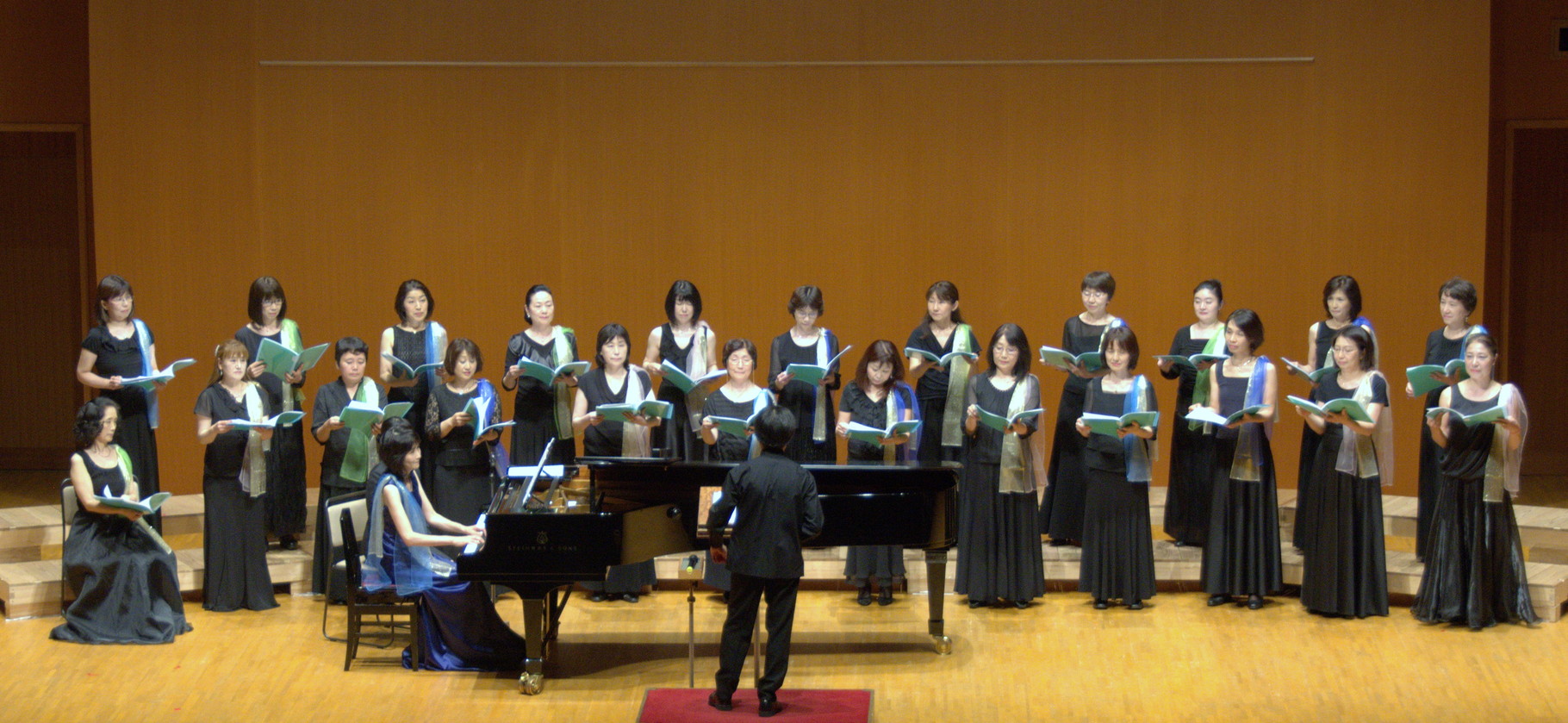 女声合唱、「一千零一次人生」で広東語を披露