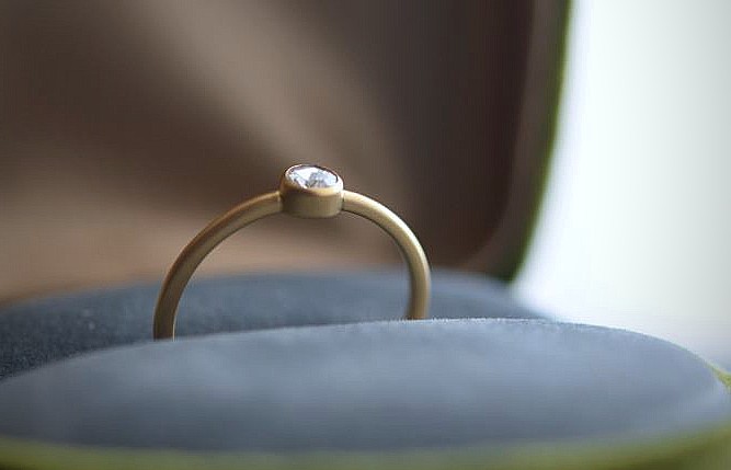 私らしい婚約指輪の重ね付け ④
