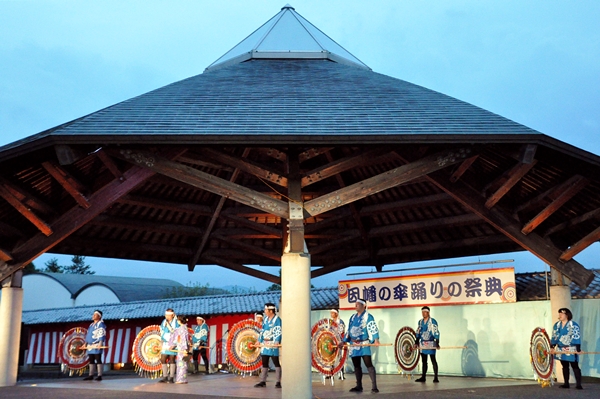 因幡の傘踊りの祭典／鳥取市・因幡万葉歴史館