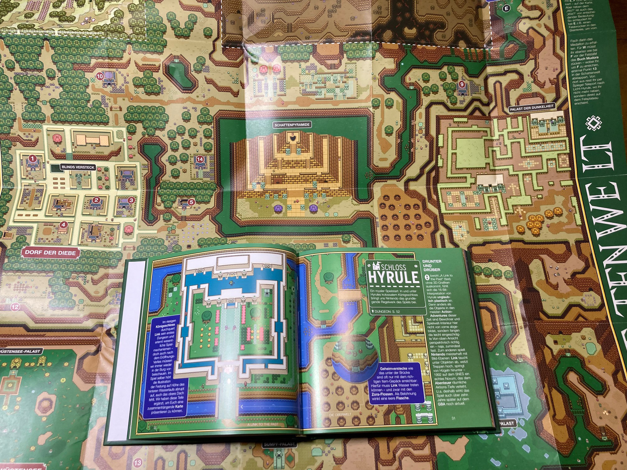 Gibt's auch – obwohl nur in stark begrenzter Stückzahl – mit Licht- und Schattenwelt-Karte: unsere "Zelda"-PIXELFIBEL "Held der Herzen"