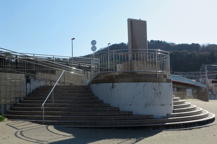 逗子海岸東の階段