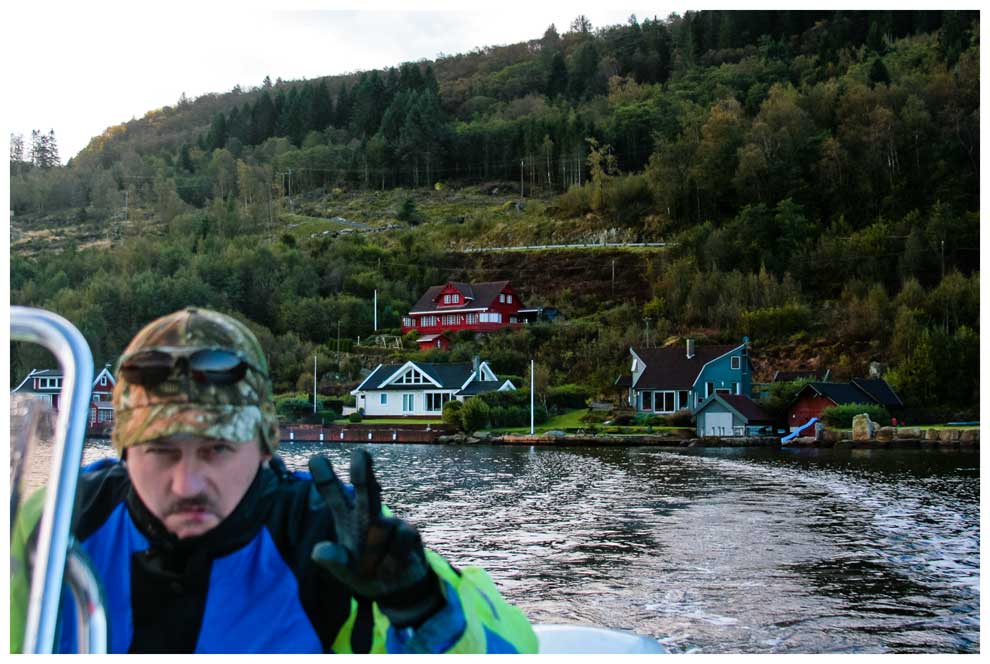 Wyprawy motorówką między fiordami. W tle nasze  norweskie lokum