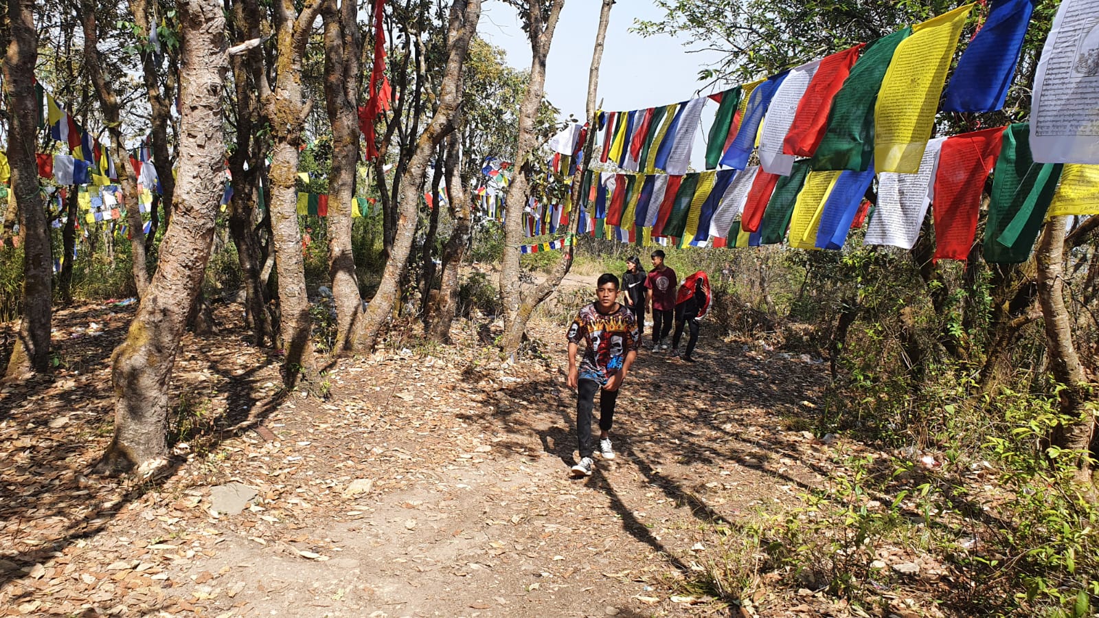 Wanderung nach Champadevi und Bowling