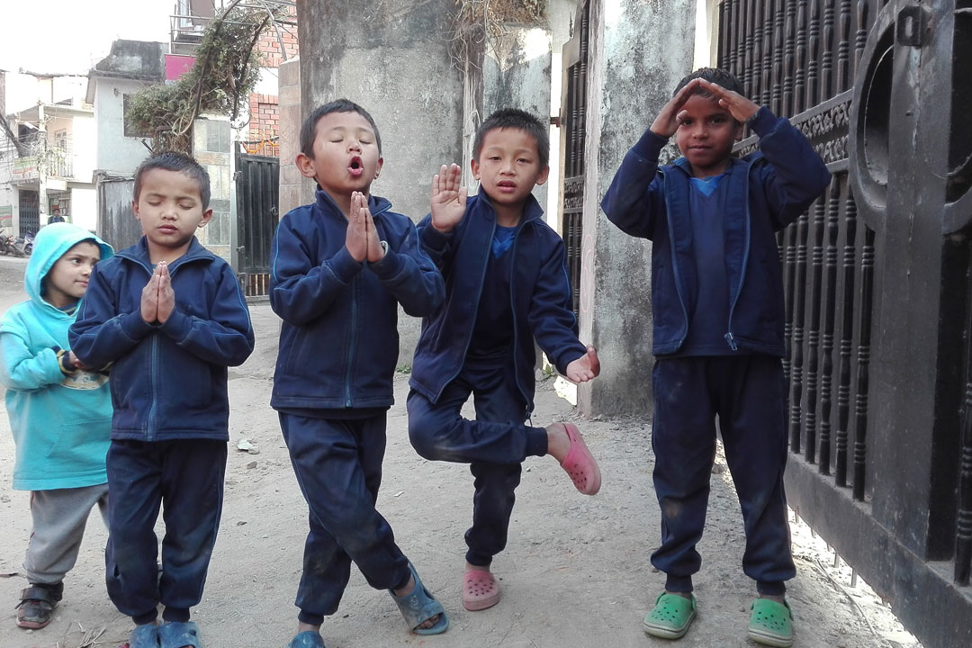 Eine Aufgabe dabei: Nepal in einem Foto darstellen. Hier Devi, Subendra, Parash, Bigyan und Sarab Narayan.