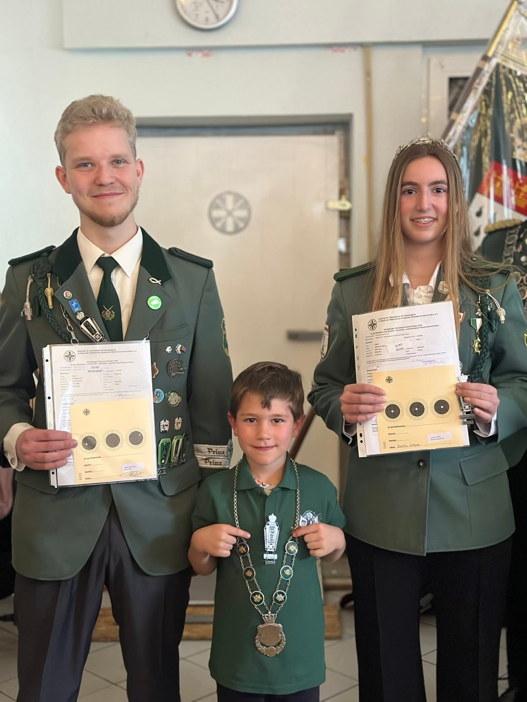 Links: Maximilian Hinkel;Mitte:Carlo di Salvo;Rechts:Emilia Lütjans