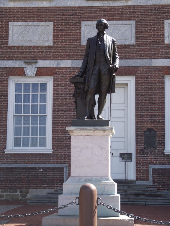 Statut de Georges Washington devant la Independence Hall