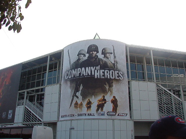 Une des façades du l'édifice de l'exposition E3
