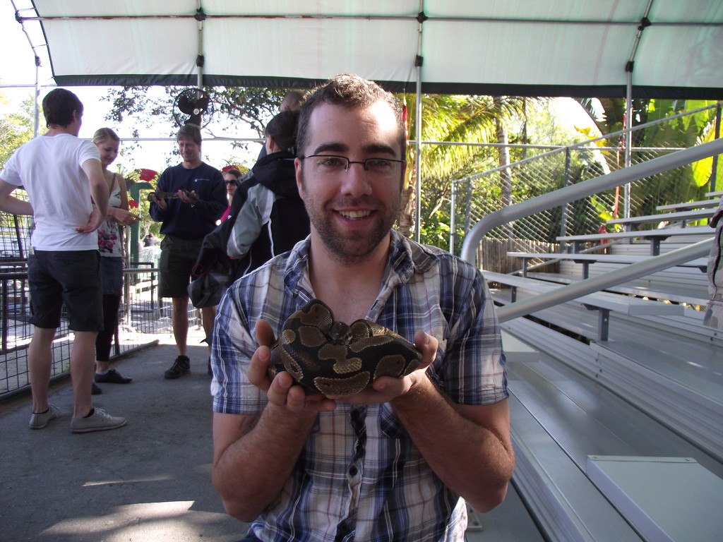 2012 - moi tenant un boa dans le Everglade Alligator farm, Floride.