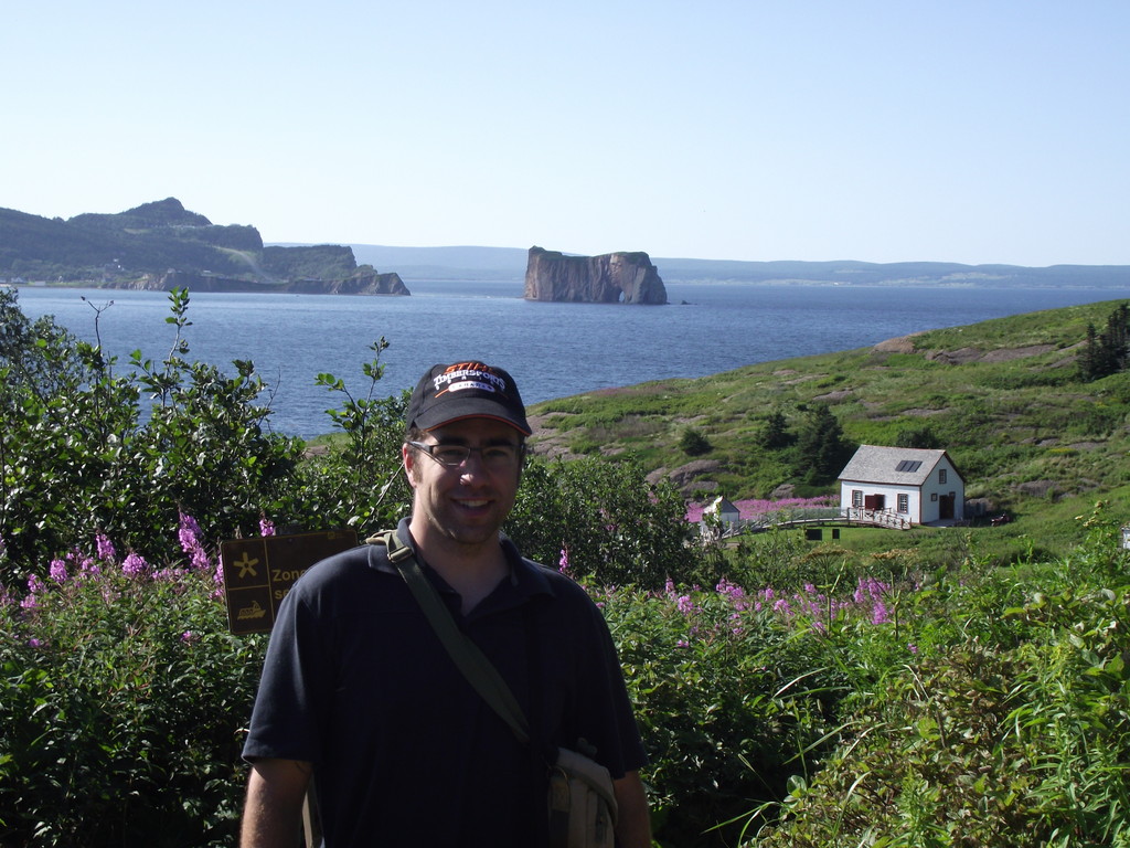 2012 - Moi sur l'ile Bonaventure ayant pour fond de toile, le Rocher Percé