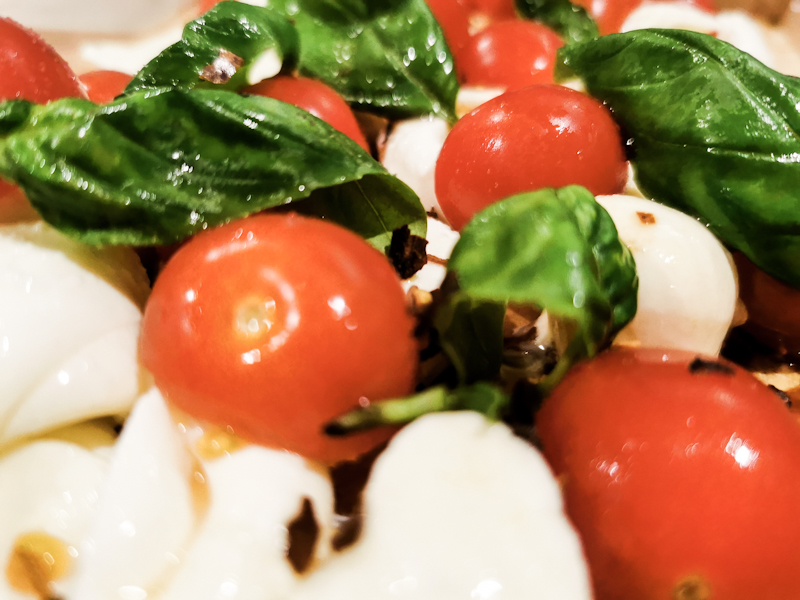 Home "cooking": Fior di Latte from Abruzzo with tomato and basil for dinner