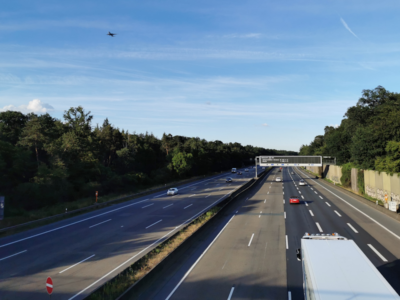 9 lanes, 1 plane... Korean Air Cargo B77LRF ;) 