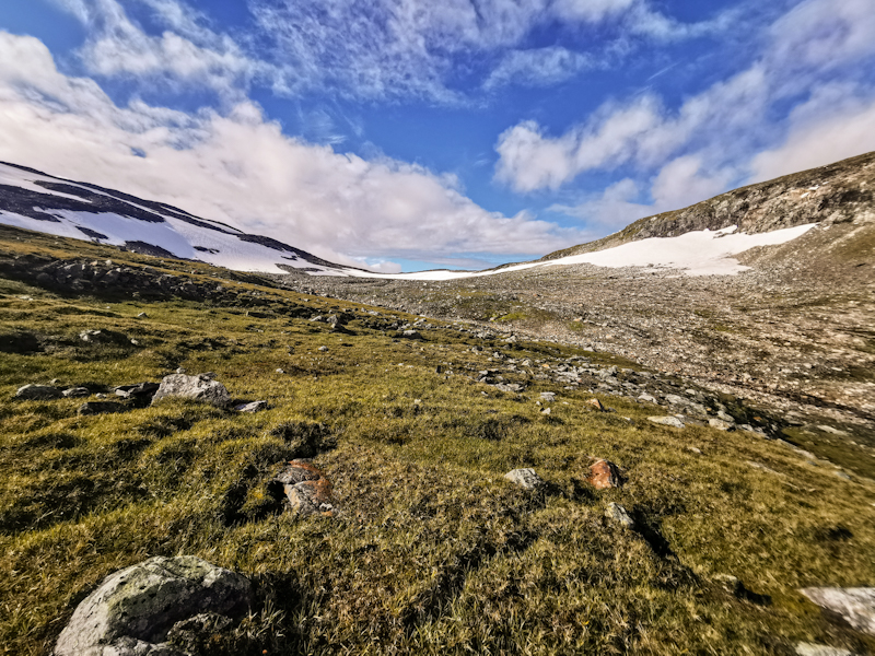 Approaching the unnamed pass