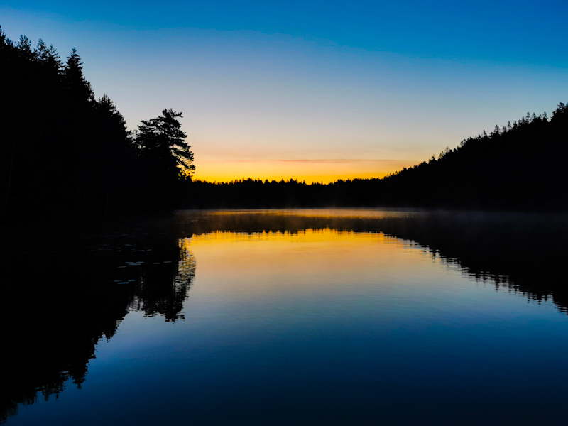 Lovely start into the day. A look back at Stora Djäknasjön.