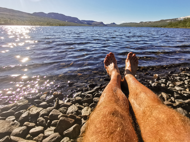 Relaxing at Krutvatnet 