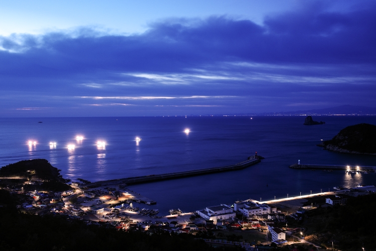 Overlooking Sinyang Port with its fishing boats