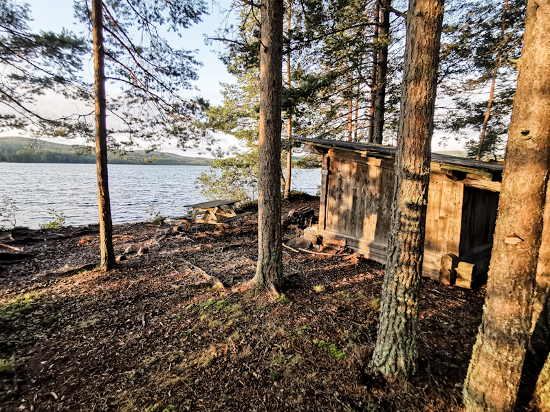 The Brasjön vindskydd in lovely morning light