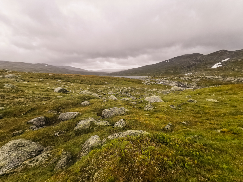 Shallow descent towards Namsvatnet 