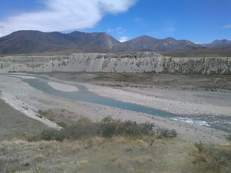 Ahuriri River, flowing right to left - I will cross, where the river splits. On the other side, the steep bank, where the track climbs up...