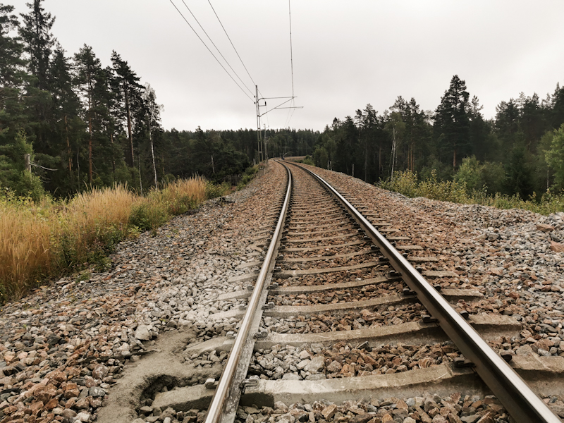 Crossing a railway track. Doesn't happen that often on E1 