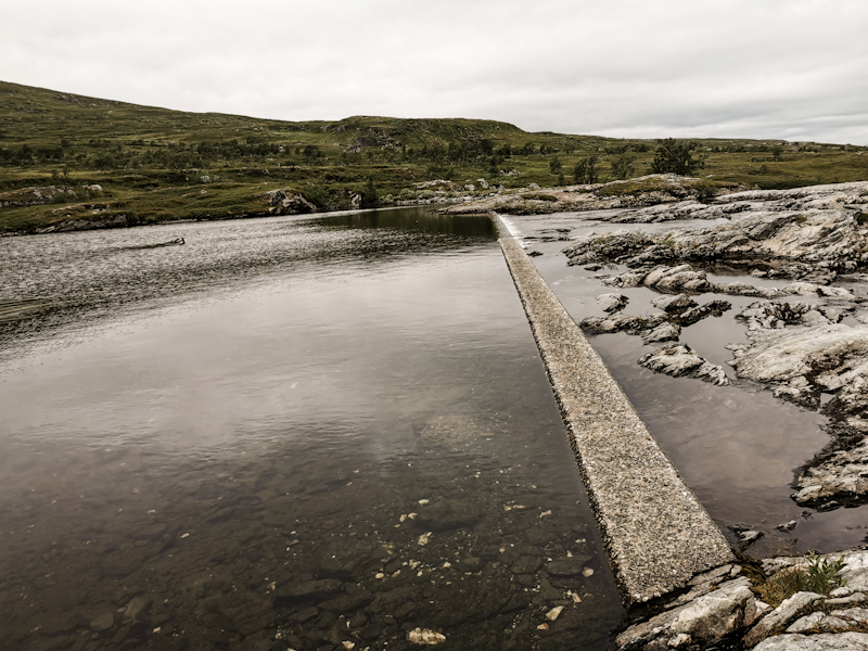 Dam crossing