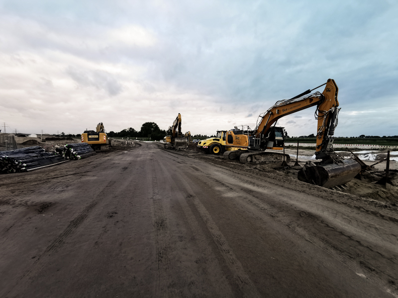 Early morning challenge: finding my way across an autobahn construction site