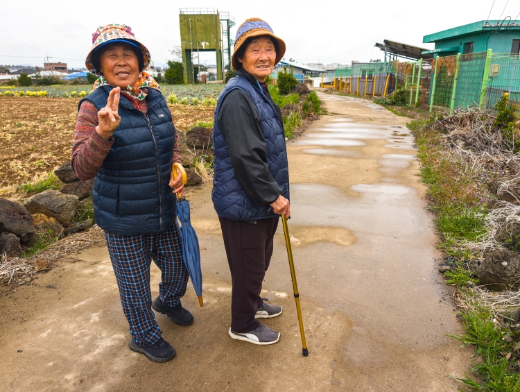 Meeting wonderful locals along the way. Encounters like this make the day so much better.