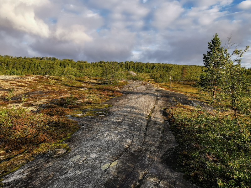 Walking on this huge flat rocks. A pleasure! 