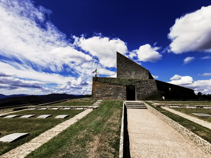 WW2 memorial on Passo Futa: More than 30'000 German soldiers are buried here 