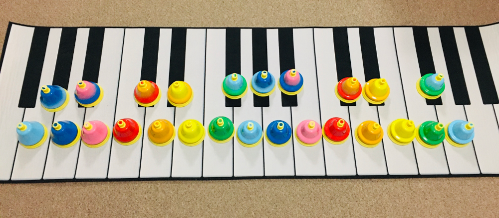 ハンディベルを使って音楽を楽しみます！