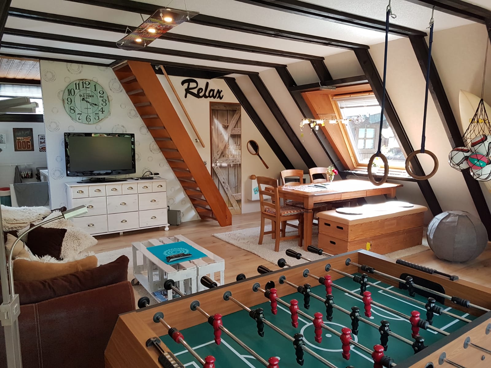 Wohnzimmer mit Esstisch