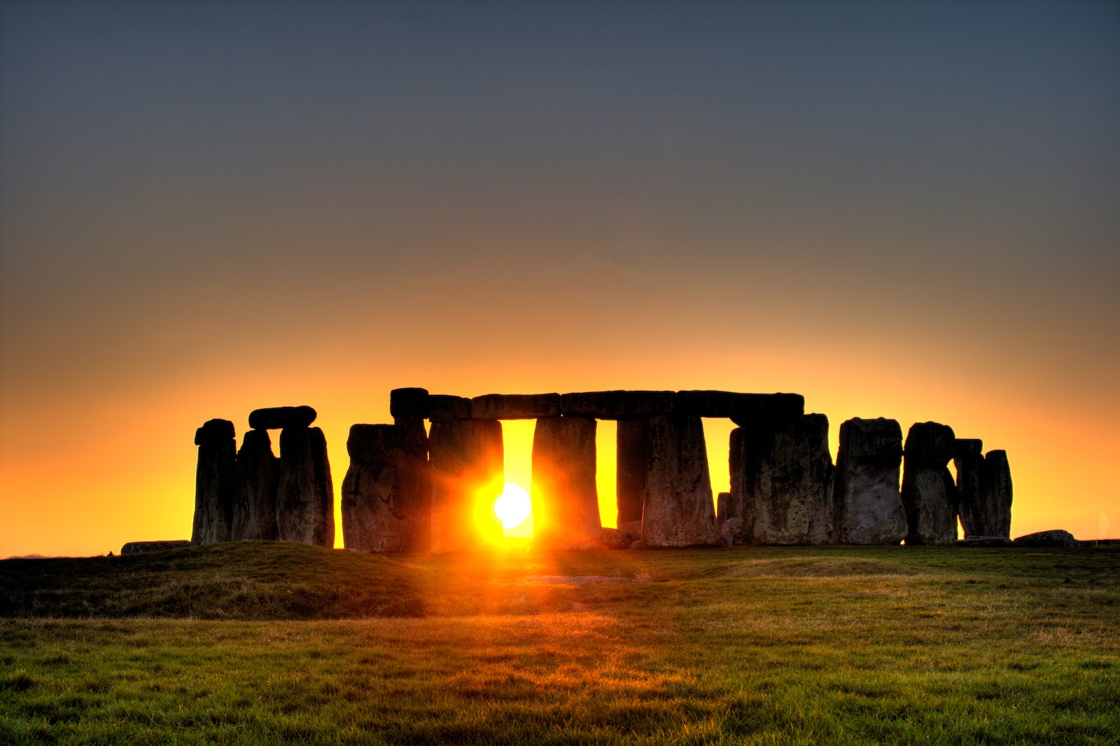 Sonnenaufgang in Stonehenge, Quelle: wikivoyage