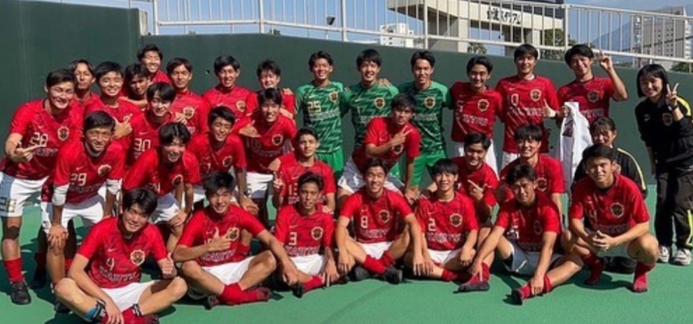 第101回全国高校サッカー選手権鹿児島県決勝戦で惜しくも神村学園に1ｰ2で敗退。鹿児島実業サッカー部　OB8期生　利根川達也、小沢陵矢選手　最後の最後で破れましたがこの経験を活かし大学でも思いっきり頑張ってください‼️