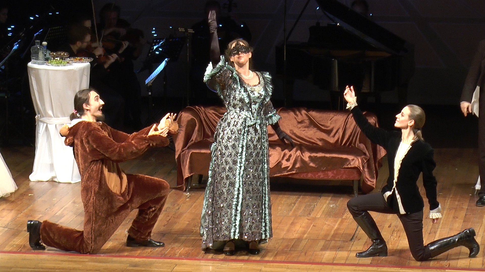 "Die Fledermaus" Ensemble Oper@Tee (c) Heinz Lasek 2019 Dorian Puchinger, Magdalena Renwart, Maria Lukasovsky