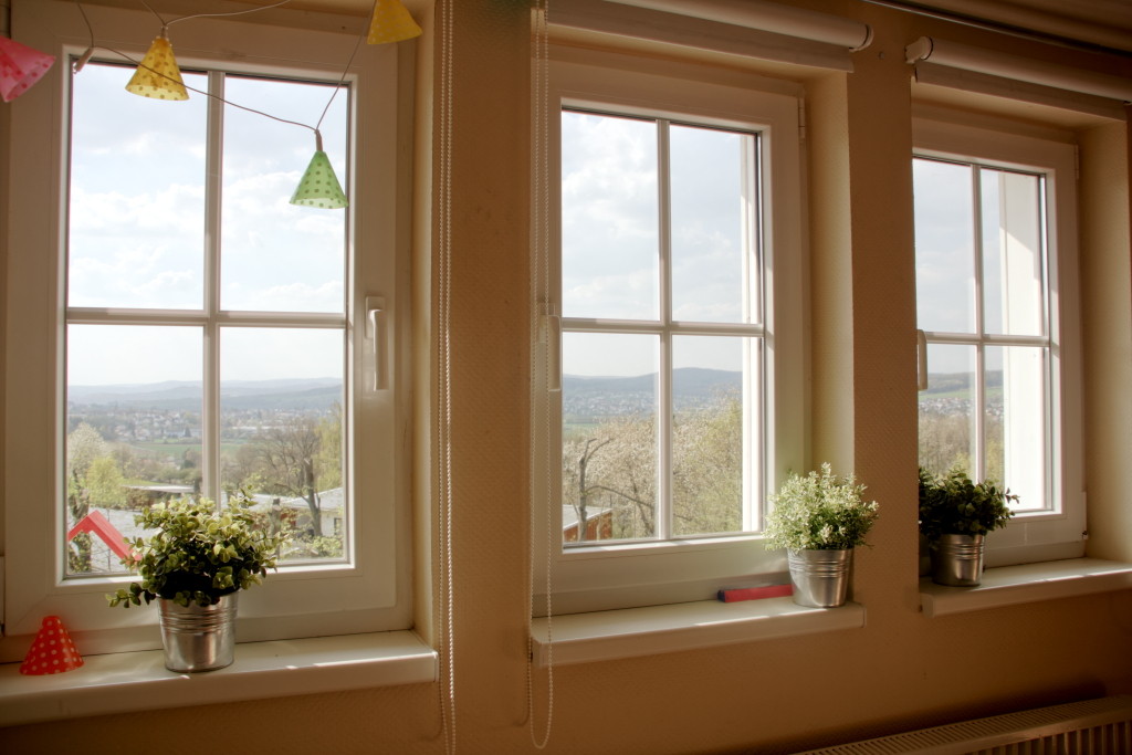 Kinderzimmer mit Blick auf den Garten und das Lahntal