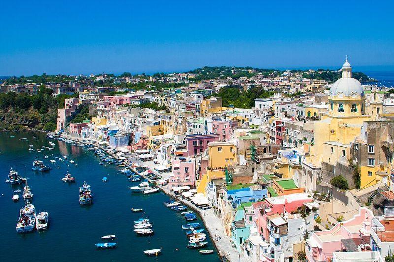 Procida - the insider's pitoresque island in Naples Bay