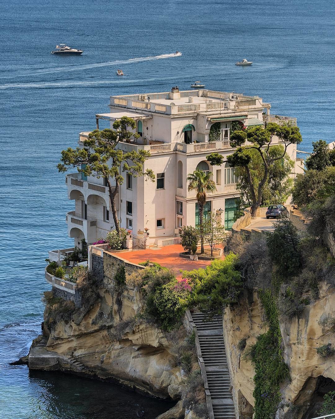 Looking for a stunning Villa Apartment with breathtaking views over the Bay of Naples?