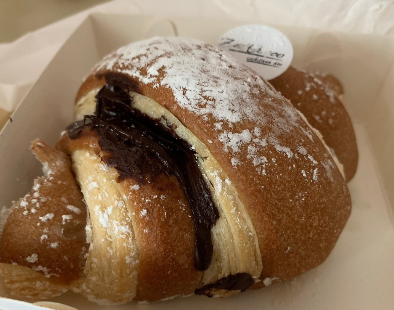 The most expensive Cornetto from Napoli for 100 Euros! - amalfistyle