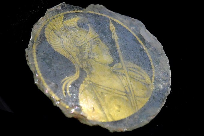 Discovery of ancient glass depicting the goddess representing Rome.